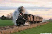 K 564 mellem Mårsø Krydsningsstation og Ny Hagested Trb. med tog til Nykøbing Sj - Foto: Bjarne Hvass