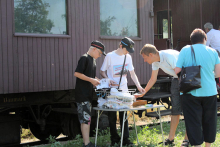 Souvenirsalg på perronen i Gørlev 16. juli 2009