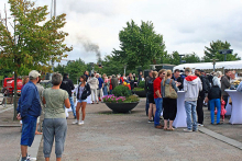 Festglade mennesker i Hvalsø