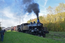 OHJ 38 + DSB K564 i forspand. Afgang fra Gørlev station