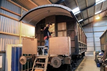Personvognen DSB Cxm 4508 under istandsættelse